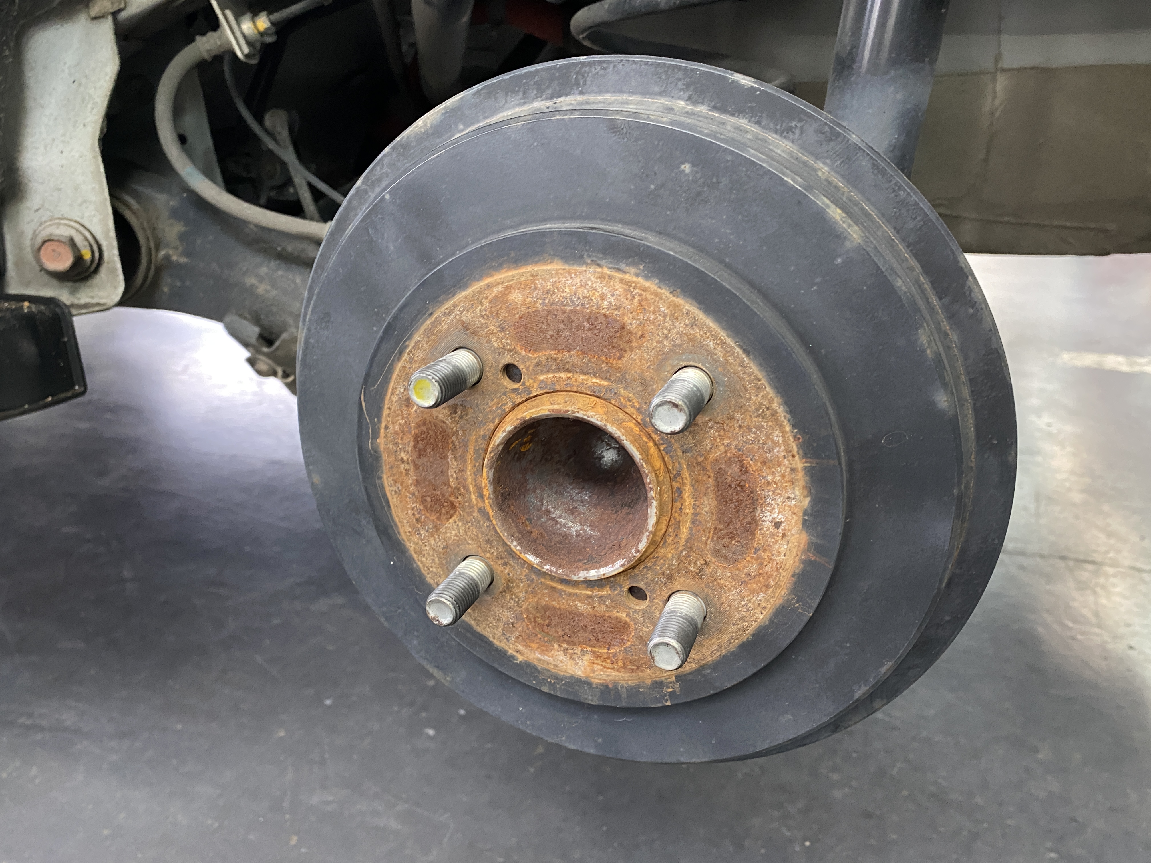 ハブの錆除去と防錆作業 コバックニュース 車検のコバック印西小林店 千葉ニュータウン店